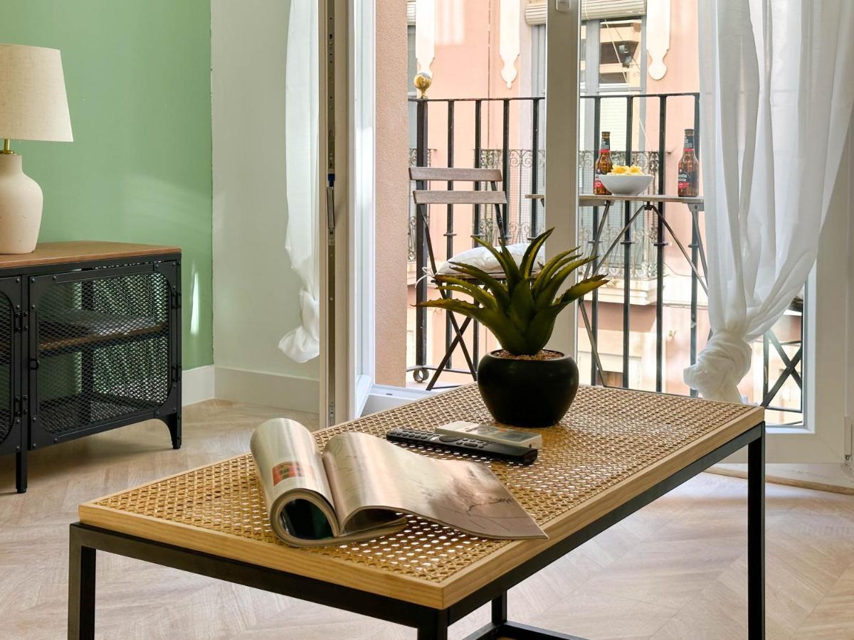 Elegante A Unos Pasos De La Rambla. Apartamento *