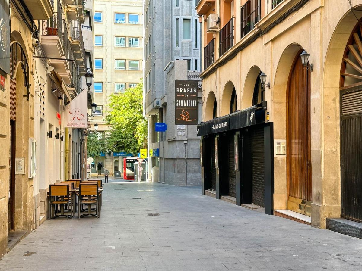 Elegante A Unos Pasos De La Rambla. Apartamento *